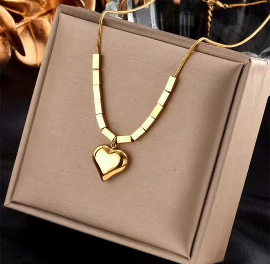 COLLAR Y GARGANTILLA DE CORAZÓN 💛💫